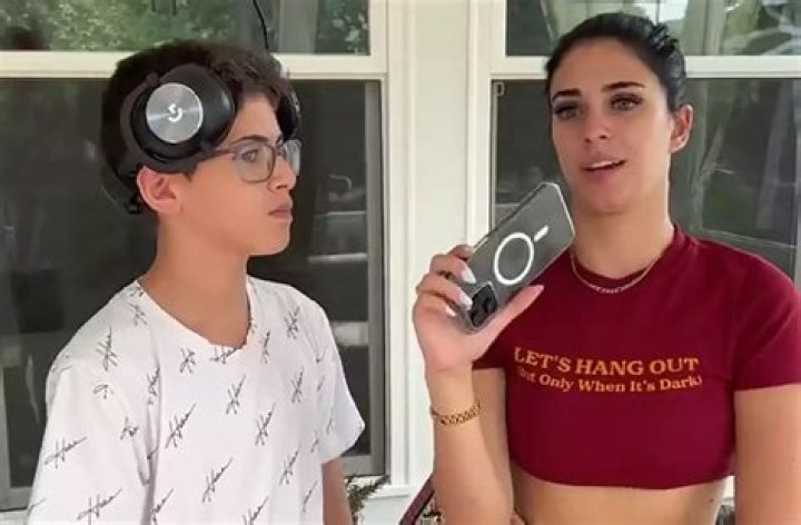 Camila Ara&uacute;jo: Rising Star in the Entertainment Industry
