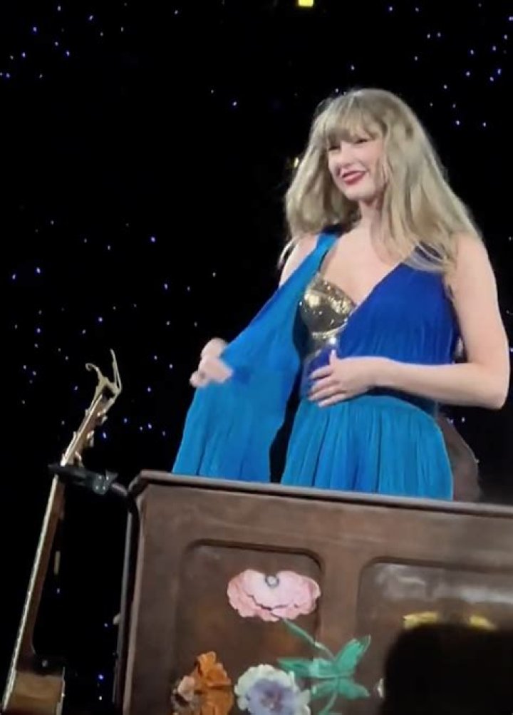 Taylor Swift Nipple: A Comprehensive Look at the Controversy and Its Impact